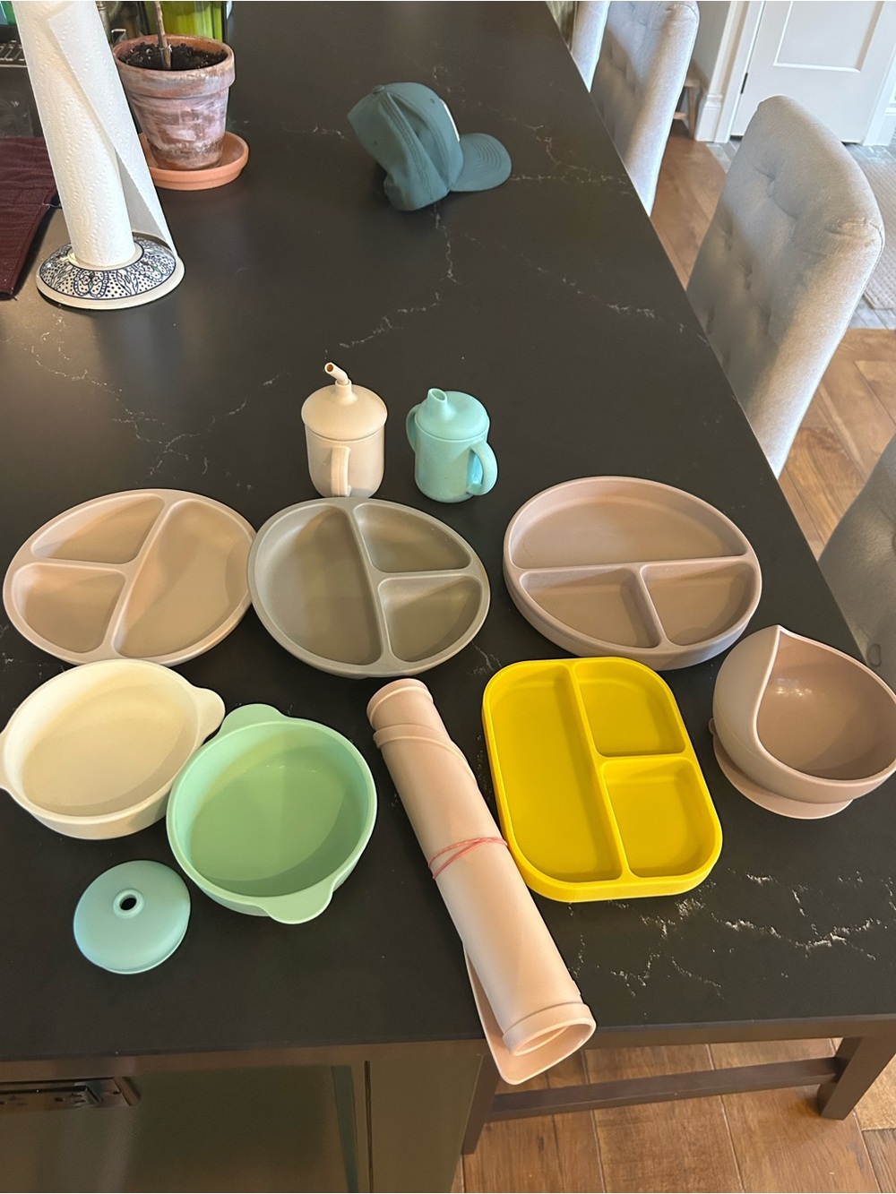 Source Unknown Kids Dinnerware Set - Pastel Green, Cream, Yellow, Tan